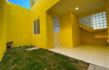 Casa Nueva en Calle Cerrada