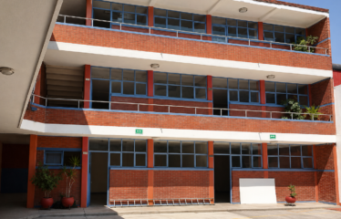 Se VENDE EDIFICIO CON USO DE SUELO para Escuela de Educación Media Superior