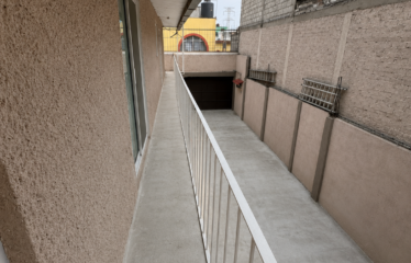 Se VENDE Bonita Casa con 2 DEPTOS., en Iztacalco, CDMX