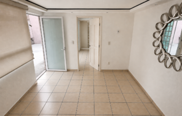 Se VENDE Bonita Casa con 2 DEPTOS., en Iztacalco, CDMX